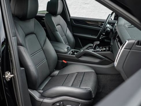 Used 2023 Porsche Cayenne Coupe w/ Premium Package image 22