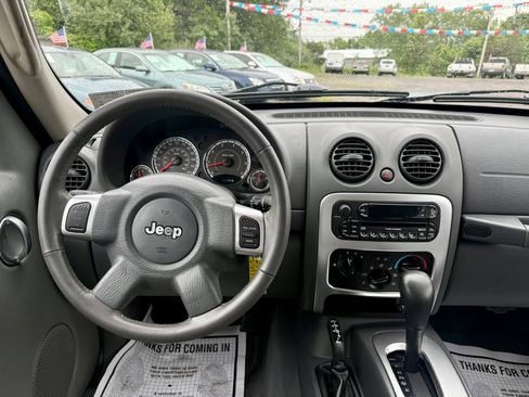 Used 2006 Jeep Liberty Limited AWD/4WD image 30