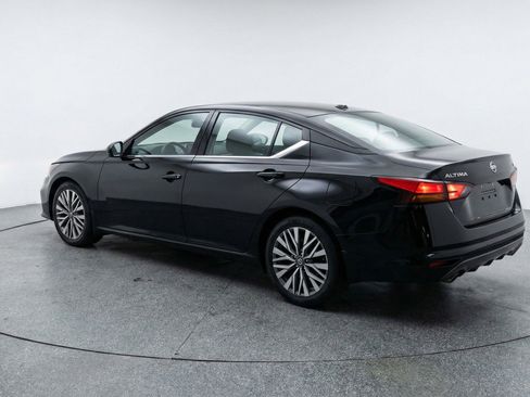 Used 2025 Nissan Altima 2.5 SV FWD image 6
