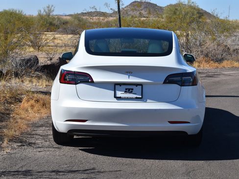Used 2021 Tesla Model 3 Standard Range Plus image 4