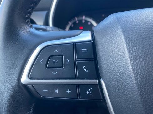 Used 2022 Toyota Highlander XLE image 18