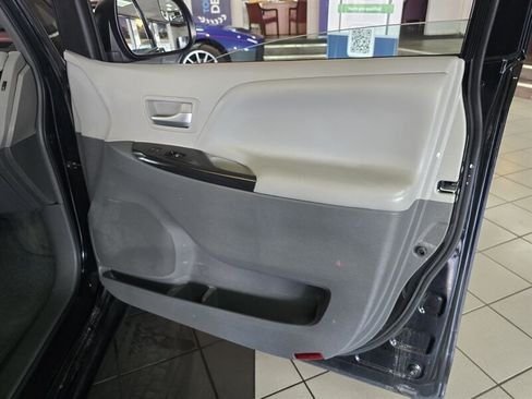 Used 2015 Toyota Sienna LE FWD image 13