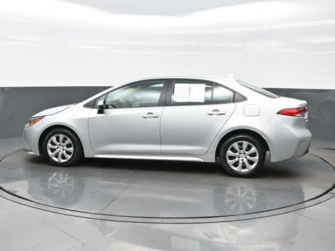 Used 2024 Toyota Corolla LE FWD image 3