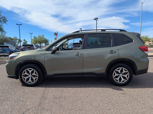 Used 2020 Subaru Forester Premium image 6