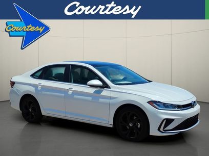 Used 2025 Volkswagen Jetta SE w/ Sunroof Package