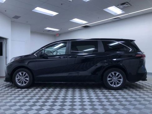 Certified 2022 Toyota Sienna LE image 11