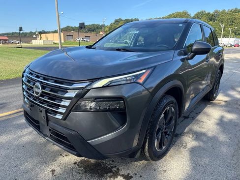 Used 2024 Nissan Rogue SV FWD image 3