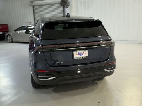 Used 2024 Lincoln Nautilus Premier AWD/4WD image 8