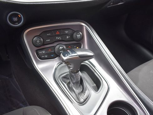 Used 2021 Dodge Challenger SXT w/ Driver Convenience Group image 17