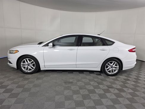 Used 2015 Ford Fusion SE image 8