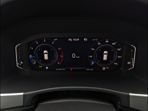 Used 2023 Volkswagen Atlas Cross Sport SE image 2