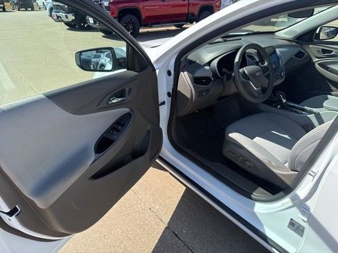 Used 2024 Chevrolet Malibu LT image 9