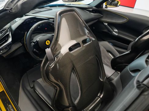 Used 2024 Ferrari SF90 Spider image 22