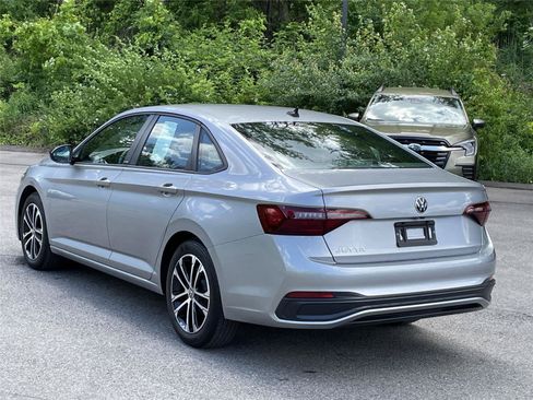 Used 2024 Volkswagen Jetta Sport FWD image 3