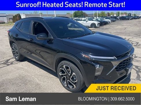 Used 2025 Chevrolet Trax RS w/ Sunroof Package FWD image 1