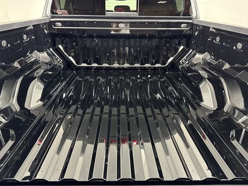 New 2026 GMC Canyon Elevation w/ Convenience Package image 17