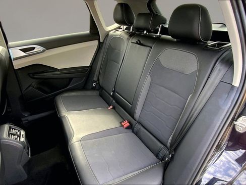 Used 2025 Volkswagen Taos SE FWD image 25