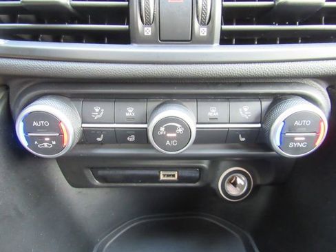 Used 2023 Alfa Romeo Giulia Sprint image 43