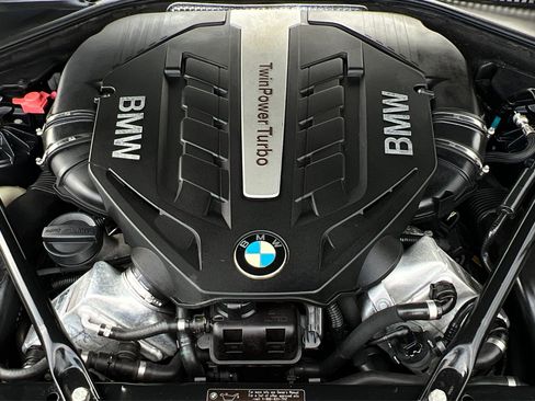 Used 2012 BMW 550i xDrive Sedan AWD/4WD image 9