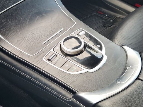 Used 2019 Mercedes-Benz GLC 300 4MATIC image 19