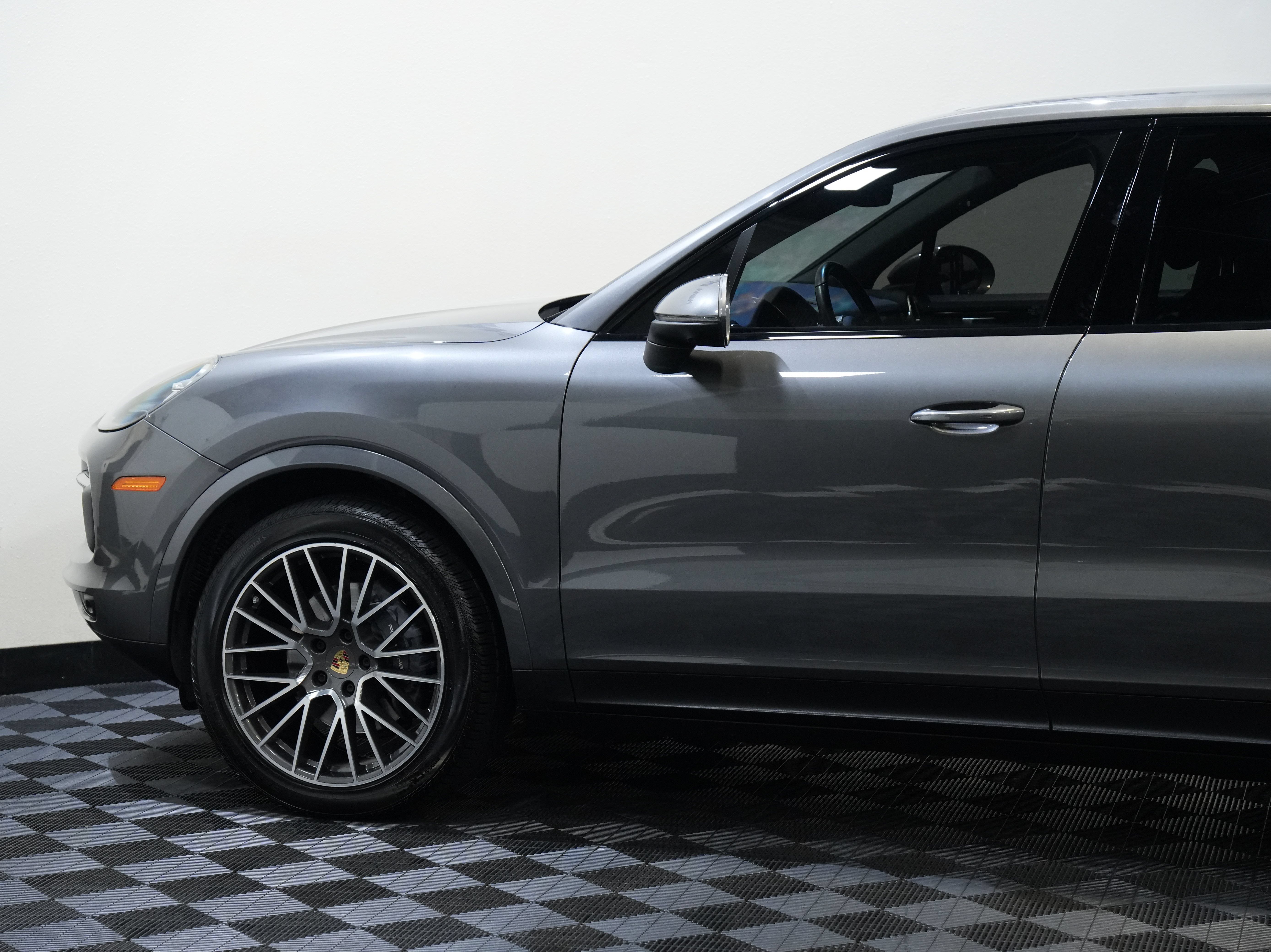 Used 2022 Porsche Cayenne E-Hybrid AWD/4WD image 19