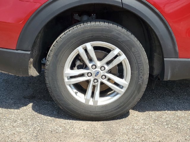 Used 2024 Ford Explorer XLT w/ Equipment Group 202A AWD/4WD image 5