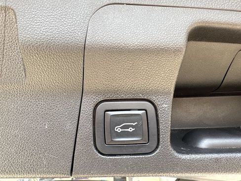 Used 2018 GMC Acadia Denali w/ Technology Package FWD image 29