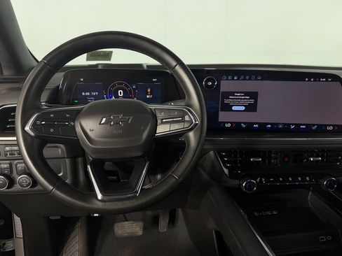 Used 2025 Chevrolet Suburban Z71 AWD/4WD image 15