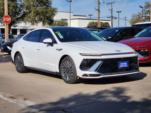 New 2025 Hyundai Sonata Limited FWD image 2