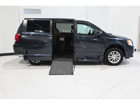 Used 2014 Dodge Grand Caravan SXT FWD image 18