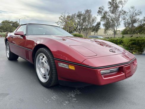 Used 1990 Chevrolet Corvette Coupe image 9