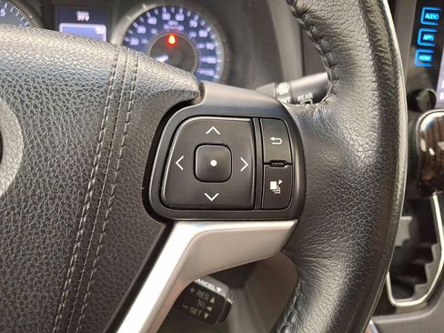 Used 2015 Toyota Sienna XLE w/ XLE Navigation Package FWD image 18