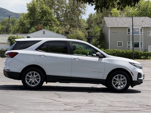 Used 2022 Chevrolet Equinox LS w/ LS Convenience Package AWD/4WD image 4