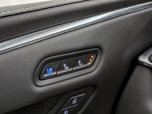 Used 2021 Cadillac Escalade Premium Luxury image 10