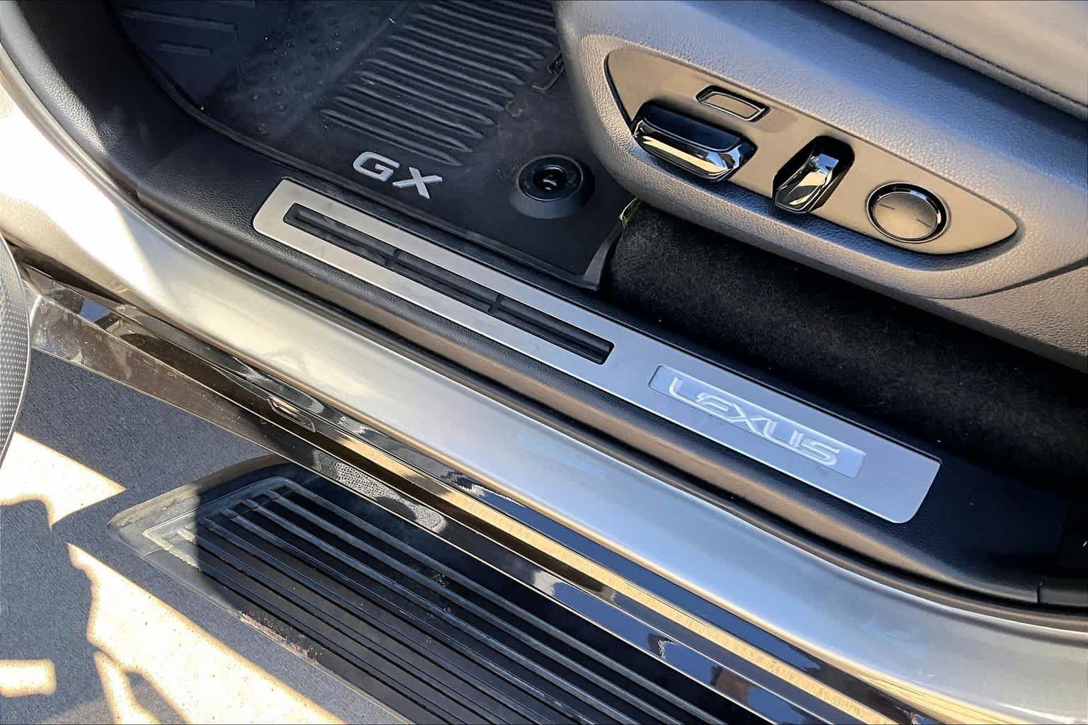 Used 2025 Lexus GX 550 w/ Accessory Package (2T) AWD/4WD image 67
