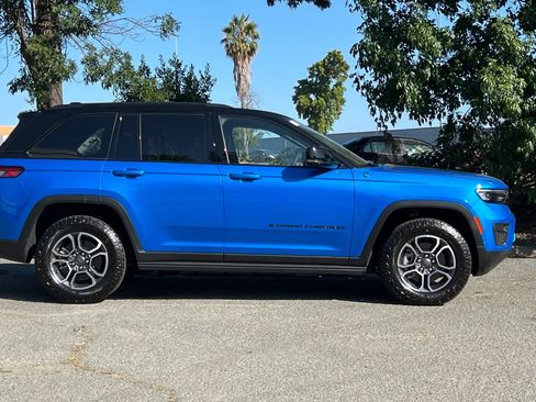 New 2023 Jeep Grand Cherokee Trailhawk w/ Advanced Protech Group II image 2