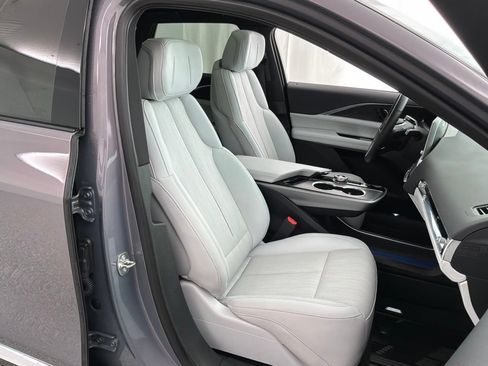 Used 2024 Cadillac Lyriq Luxury AWD/4WD image 37