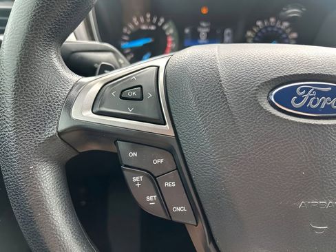 Used 2017 Ford Fusion SE FWD image 24
