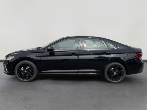 New 2026 Volkswagen Jetta SE image 3