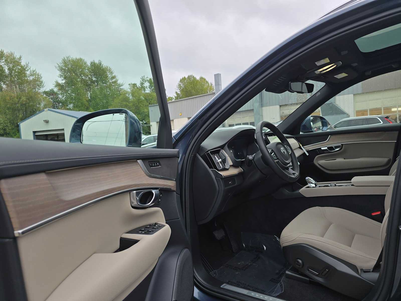 Used 2026 Volvo XC90 B5 Plus w/ Protection Package AWD/4WD image 21