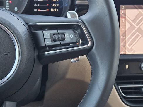 Certified 2025 Porsche Macan image 27