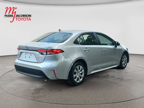 Used 2025 Toyota Corolla LE FWD image 9