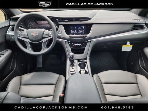 New 2025 Cadillac XT5 Luxury image 6