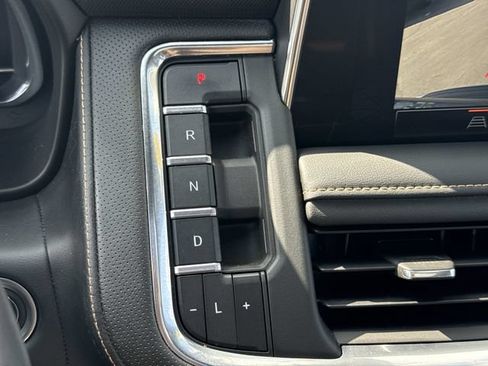 Certified 2022 GMC Yukon XL AT4 AWD/4WD image 15