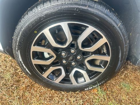 Used 2024 Ford Maverick Lariat w/ 4K Tow Package image 32