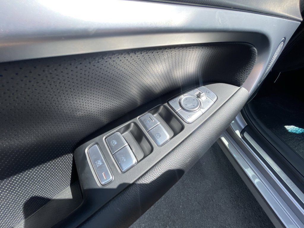 Used 2025 Genesis G70 2.5T w/ Sport Prestige Package RWD image 24