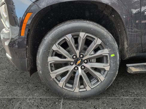 New 2026 Chevrolet Suburban High Country image 14