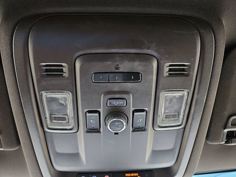 Used 2022 GMC Yukon SLT w/ SLT Luxury Package AWD/4WD image 28