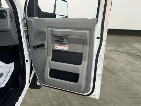 Used 2014 Ford E-350 and Econoline 350 Super Duty RWD image 14