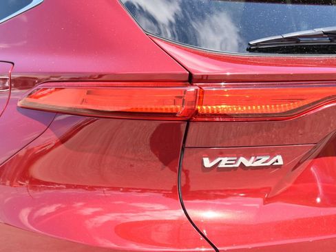 Used 2024 Toyota Venza XLE AWD/4WD image 10